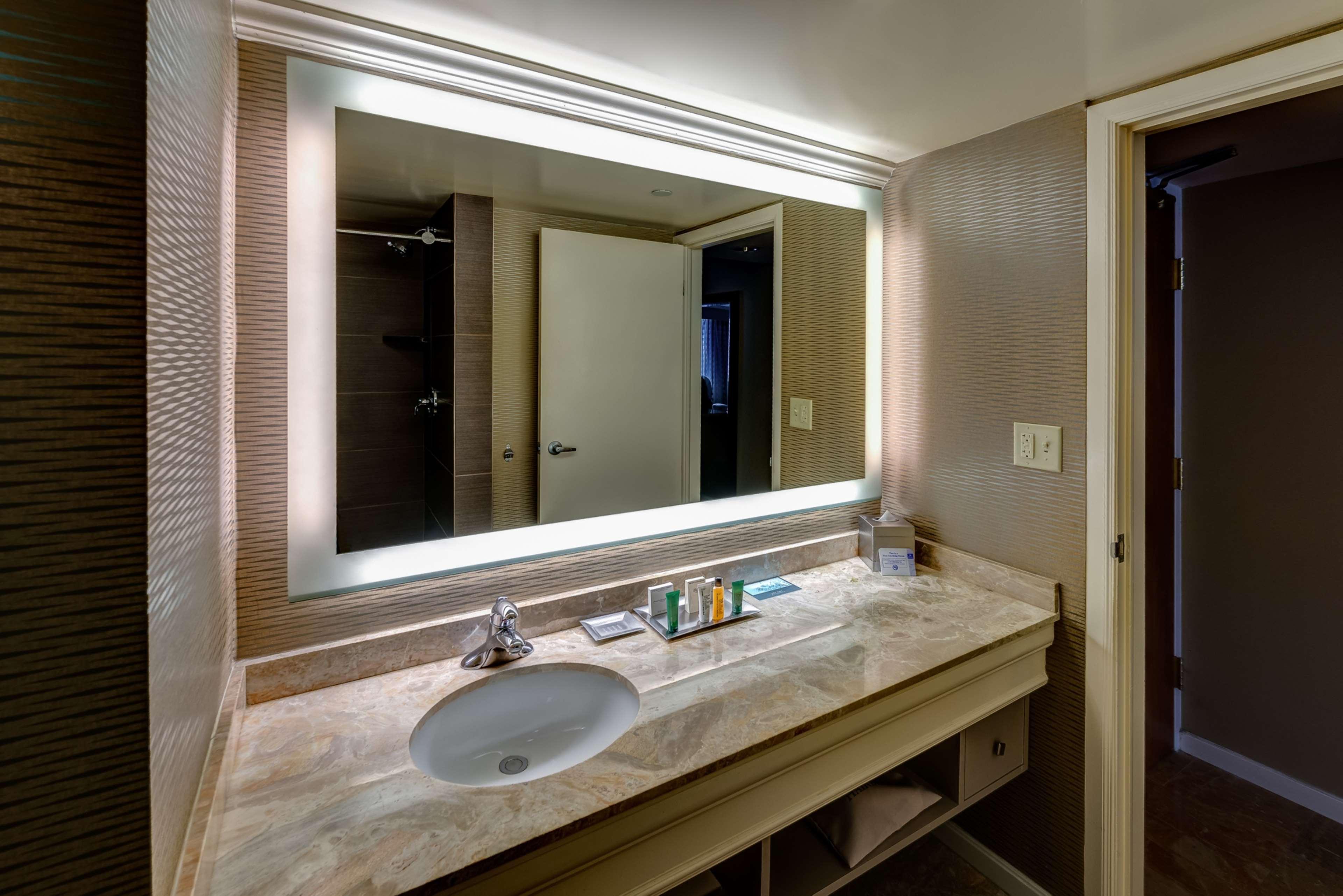 Doubletree By Hilton Akron Fairlawn Exterior foto