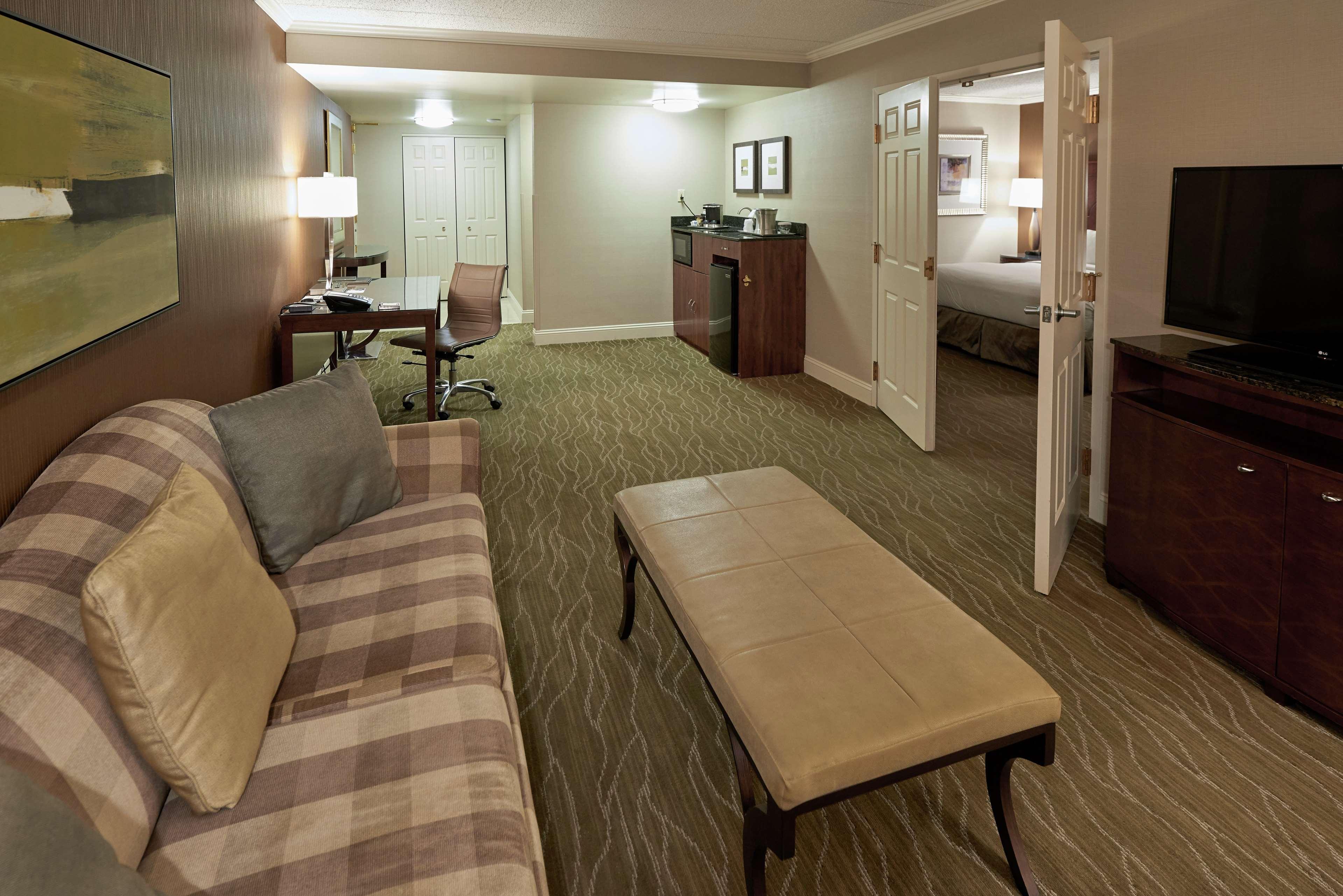 Doubletree By Hilton Akron Fairlawn Exterior foto